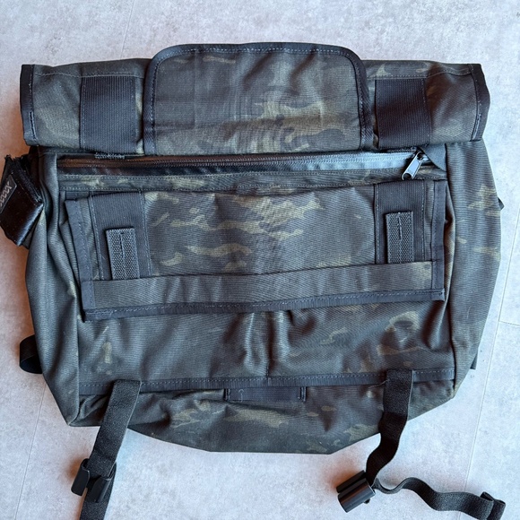 Mission Workshop Black-Camo Monty Messenger Bag w/Arkiv Closure - Picture 2 of 7